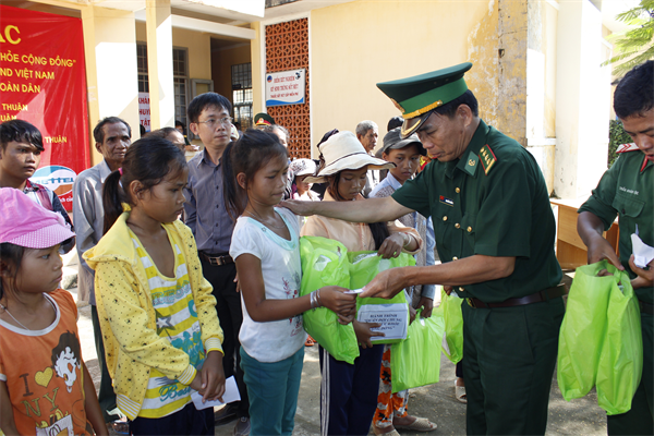 Hành trình “Quân đội chung tay vì sức khỏe cộng đồng” hướng tới đồng bào dân tộc thiểu số nghèo - ảnh 1